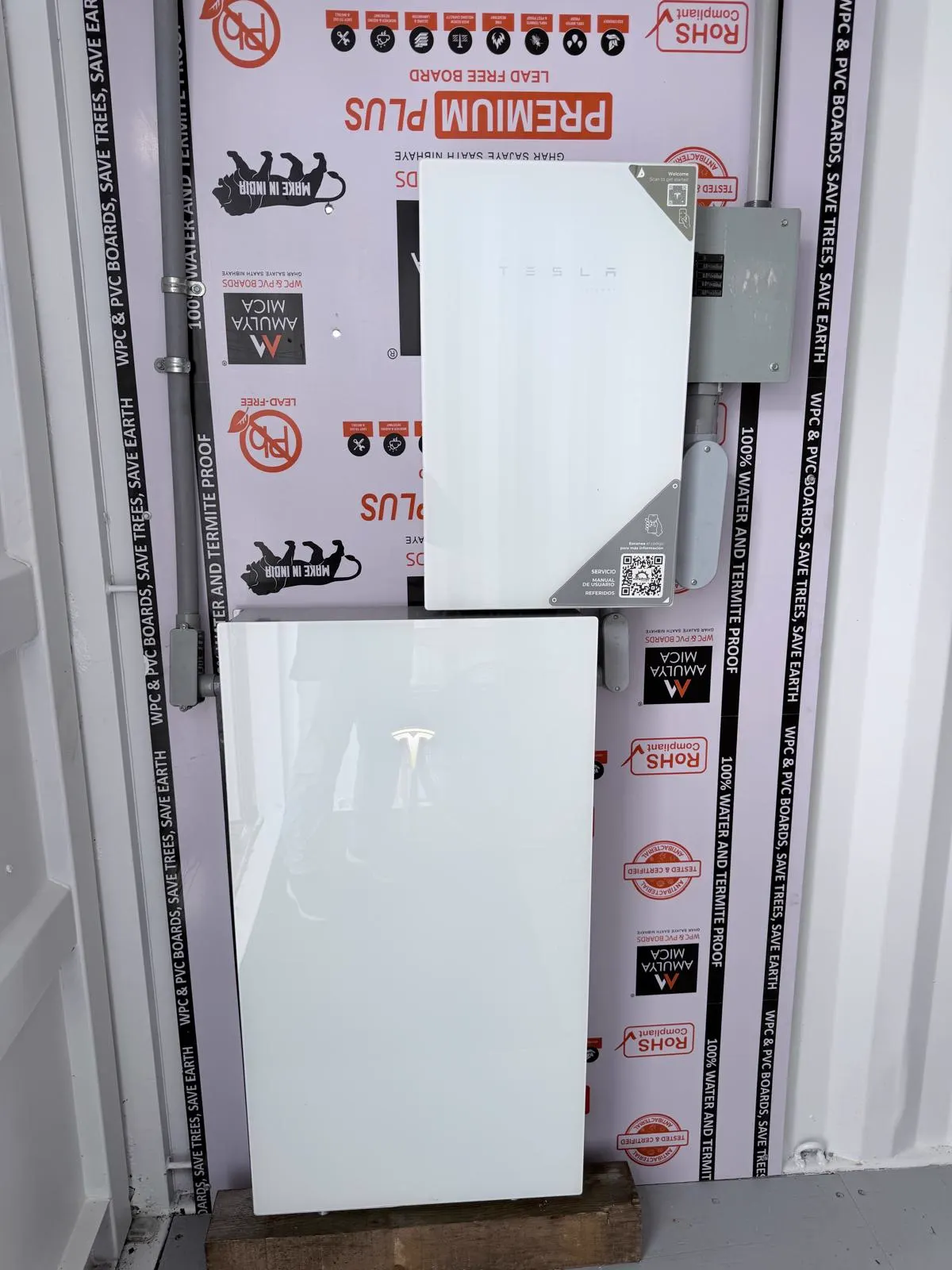 Tesla Powerwall instalado en pared