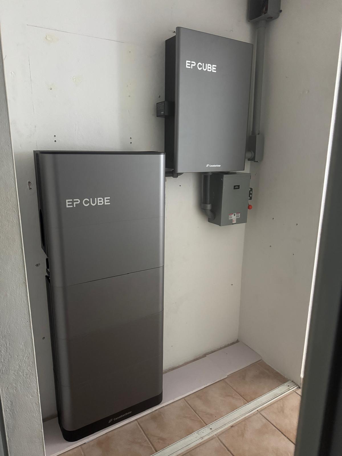 Batería EP Cube de Canadian Solar instalada con inversor híbrido